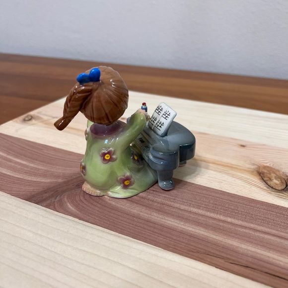 1960s Vintage Josef Originals HAPPINESS SERIES Piano Girl, Ceramic Figurine - Picture 3 of 7